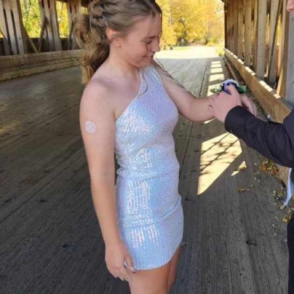 Homecoming dress - Picture 2 of 3